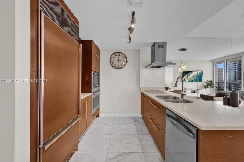 485 Brickell Ave #2103 Miami, FL 33131