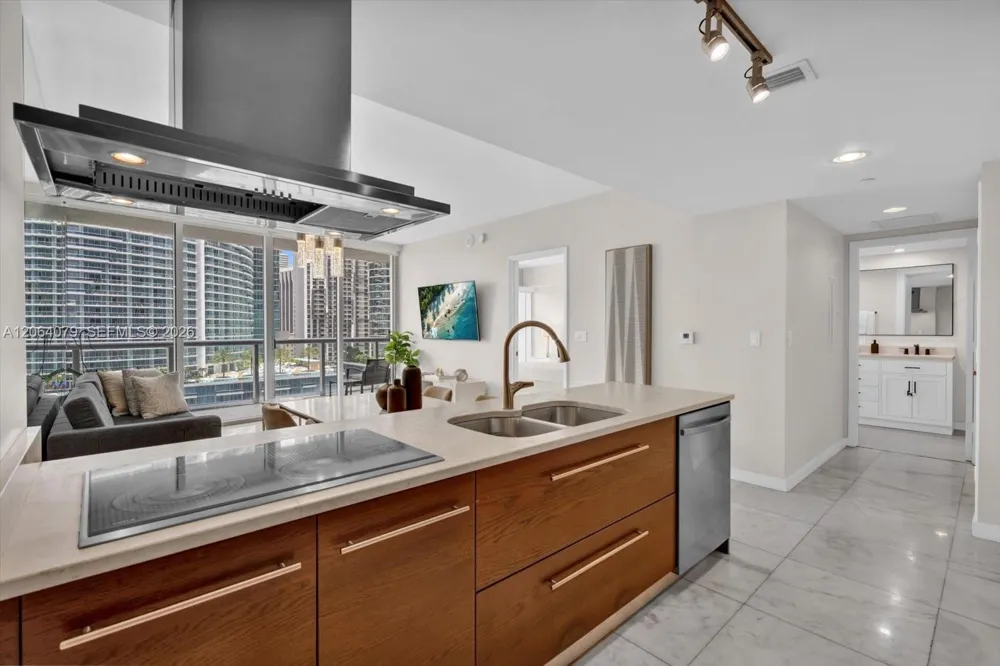 485 Brickell Ave #2103 Miami, FL 33131