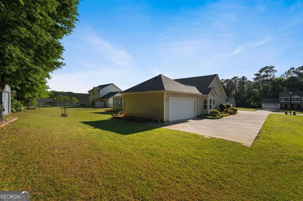 398 Clydes WAY Jackson, GA 30233