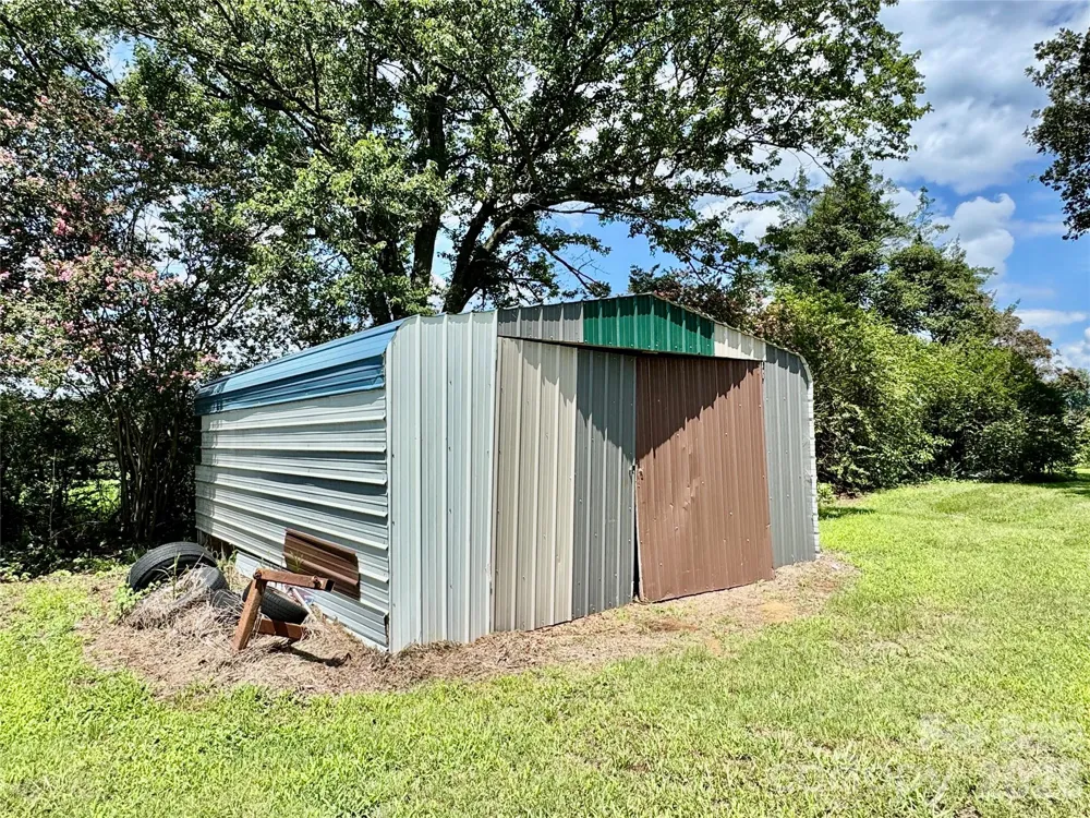 1315 Harmony Highway Hamptonville, NC 27020