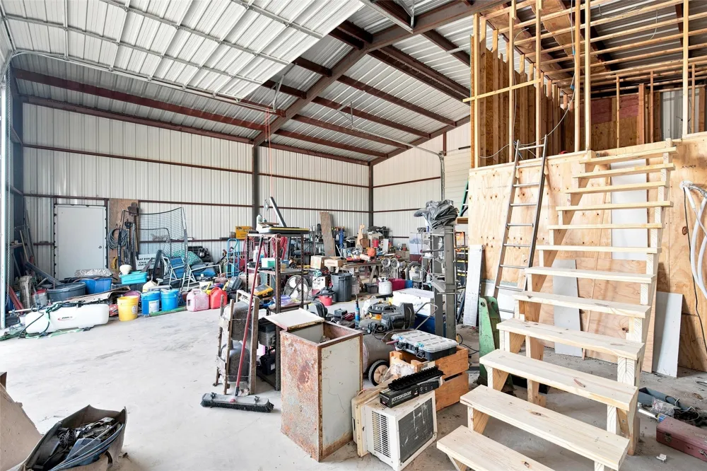 211 CR 172 Mart, TX 76664