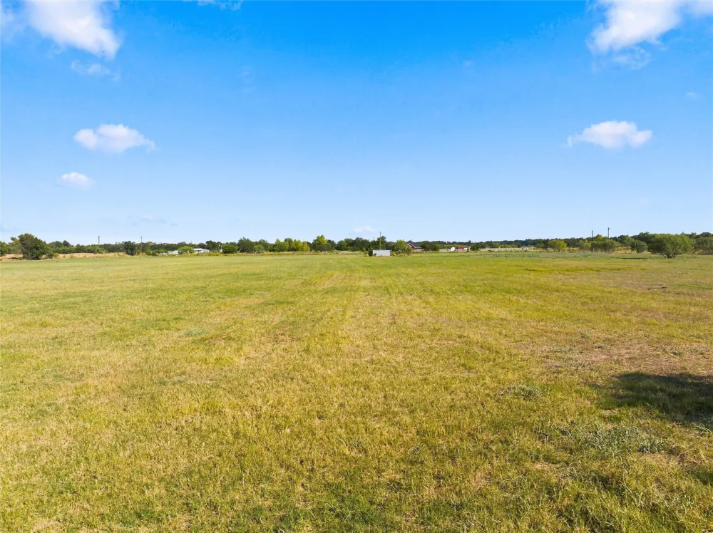 211 CR 172 Mart, TX 76664