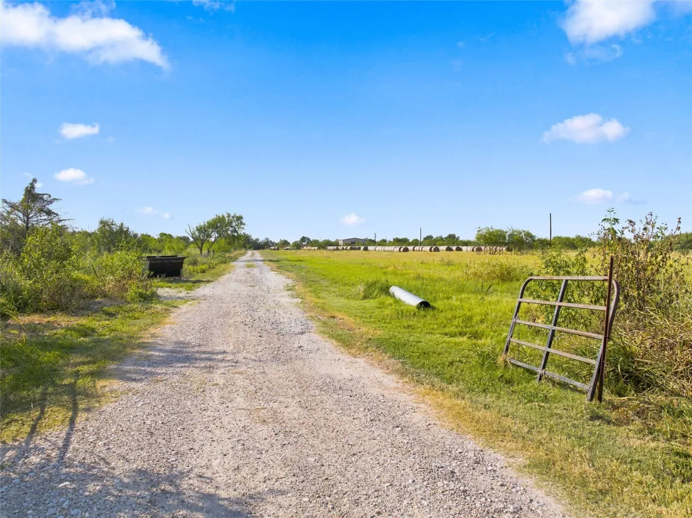 211 CR 172 Mart, TX 76664