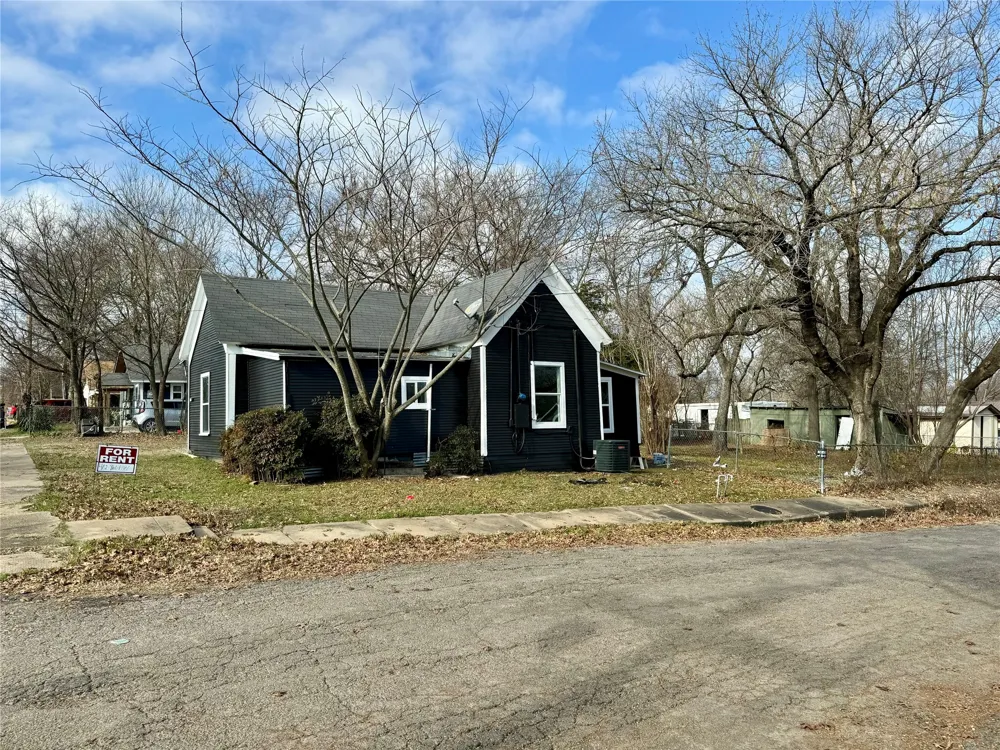 400 S 4th Street Bonham, TX 75418