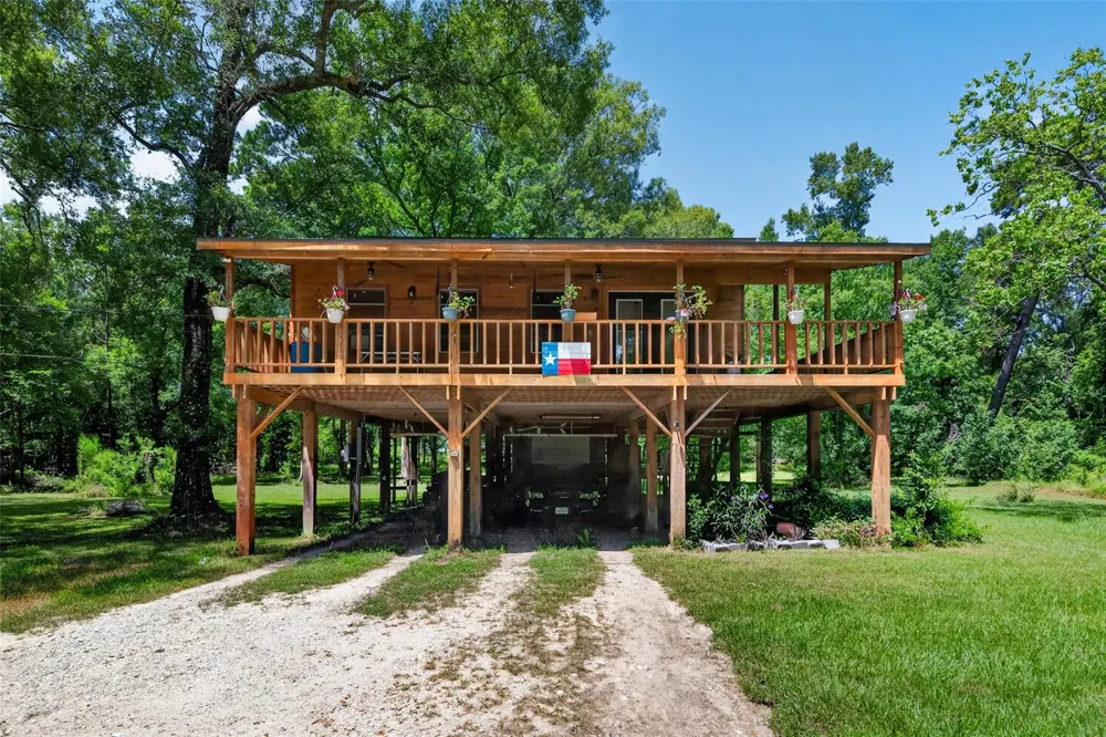 16 Magnolia Road Woodbranch, TX 77357