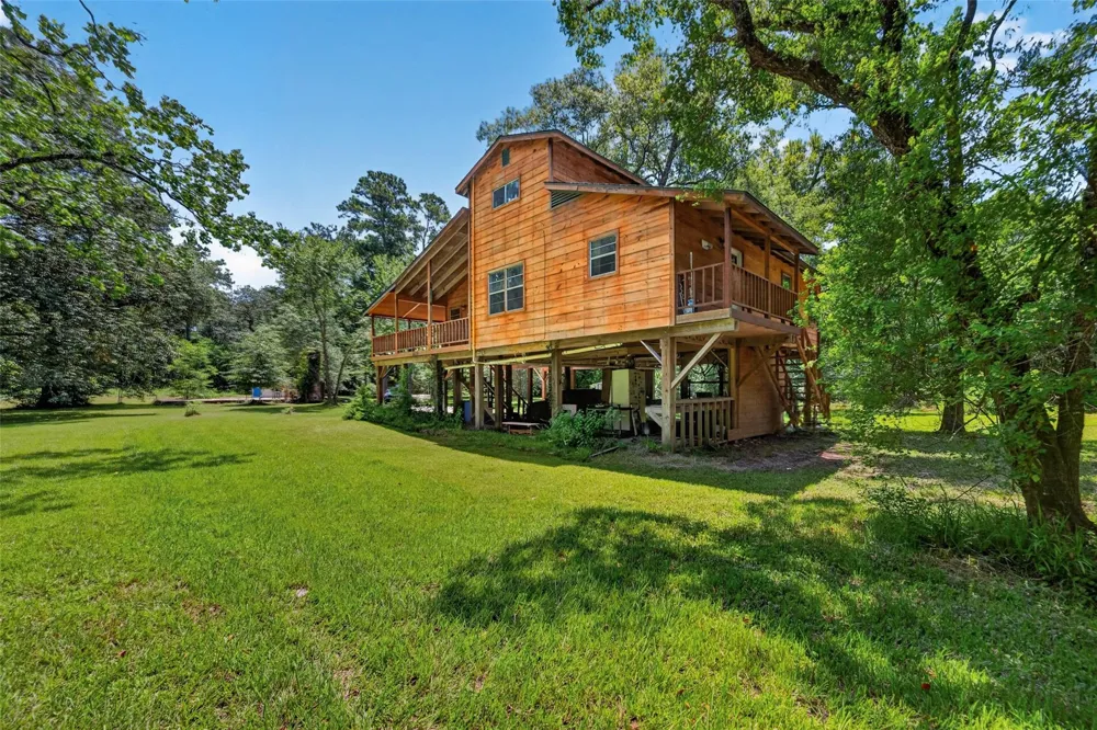 16 Magnolia Road Woodbranch, TX 77357