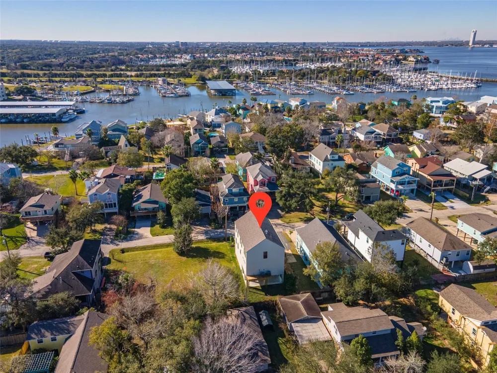 701 Pine Road Road Clear Lake Shores, TX 77565