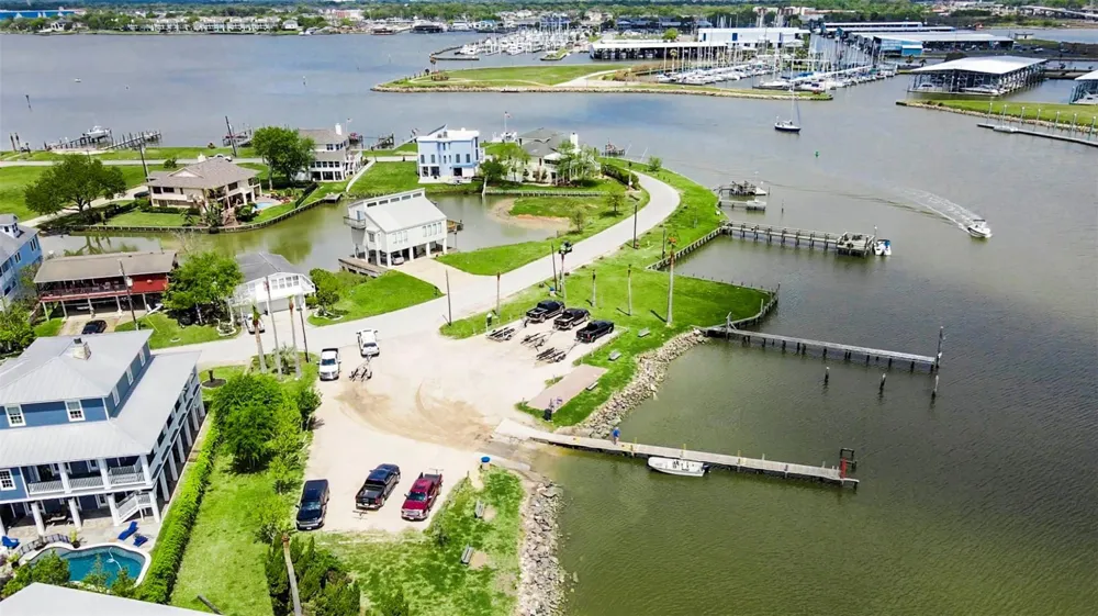 701 Pine Road Road Clear Lake Shores, TX 77565