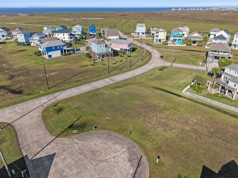 3903 Palmdale Court Galveston, TX 77554