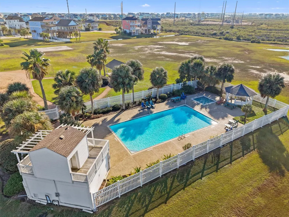 3903 Palmdale Court Galveston, TX 77554