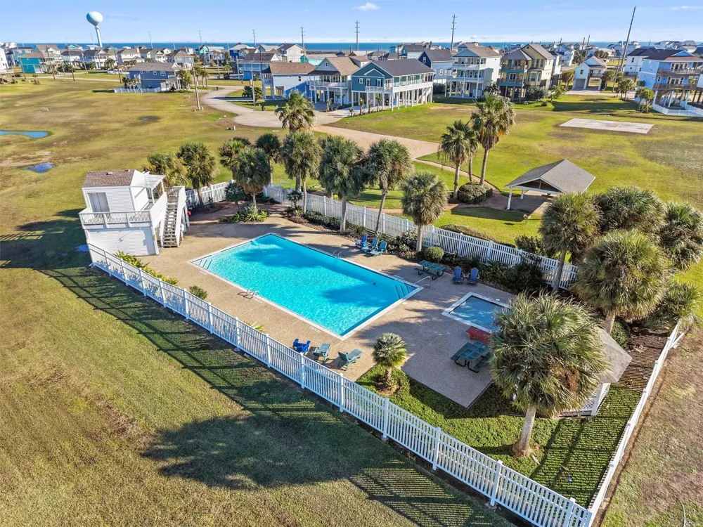 3903 Palmdale Court Galveston, TX 77554