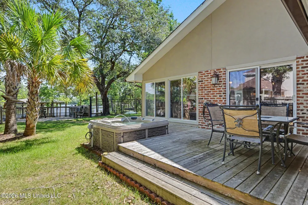 8324 Maunalani Place Diamondhead, MS 39525