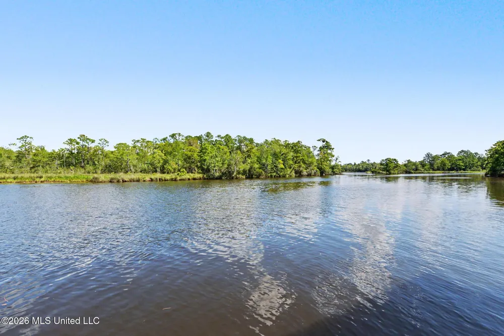 8324 Maunalani Place Diamondhead, MS 39525