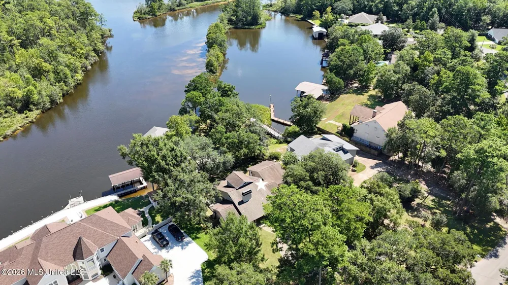 8324 Maunalani Place Diamondhead, MS 39525
