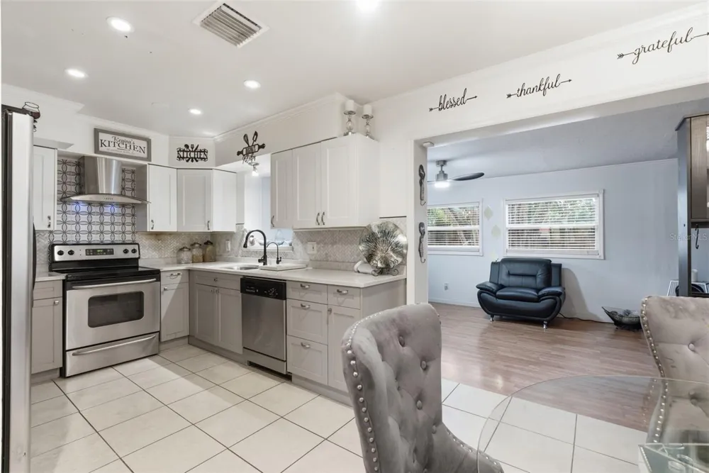 9242 52ND STREET Tampa, FL 33617