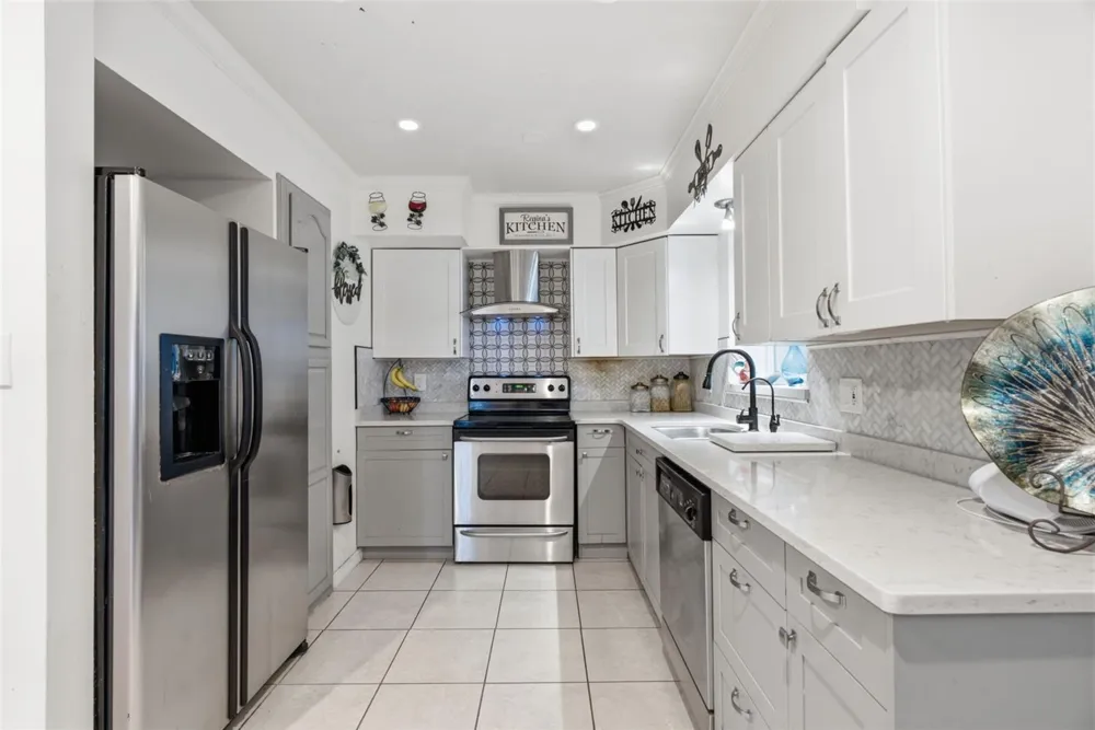 9242 52ND STREET Tampa, FL 33617