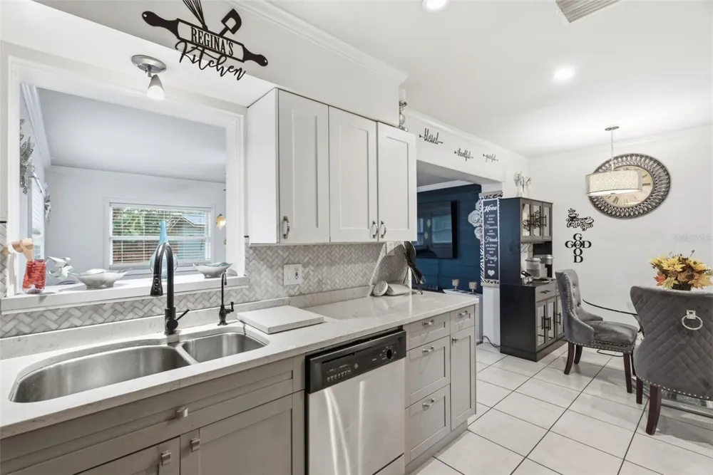 9242 52ND STREET Tampa, FL 33617