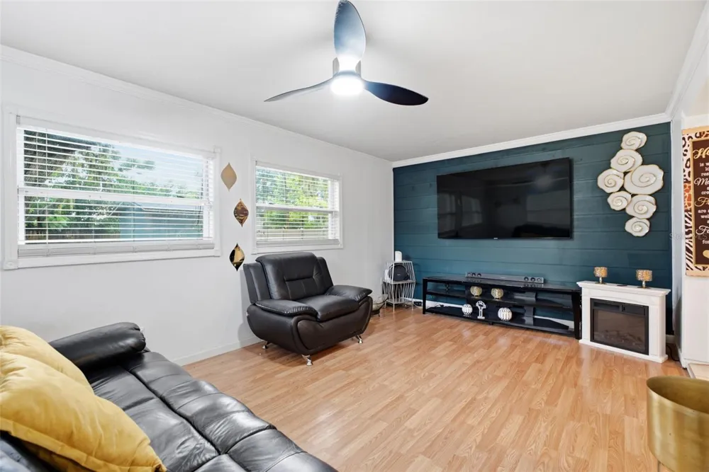 9242 52ND STREET Tampa, FL 33617