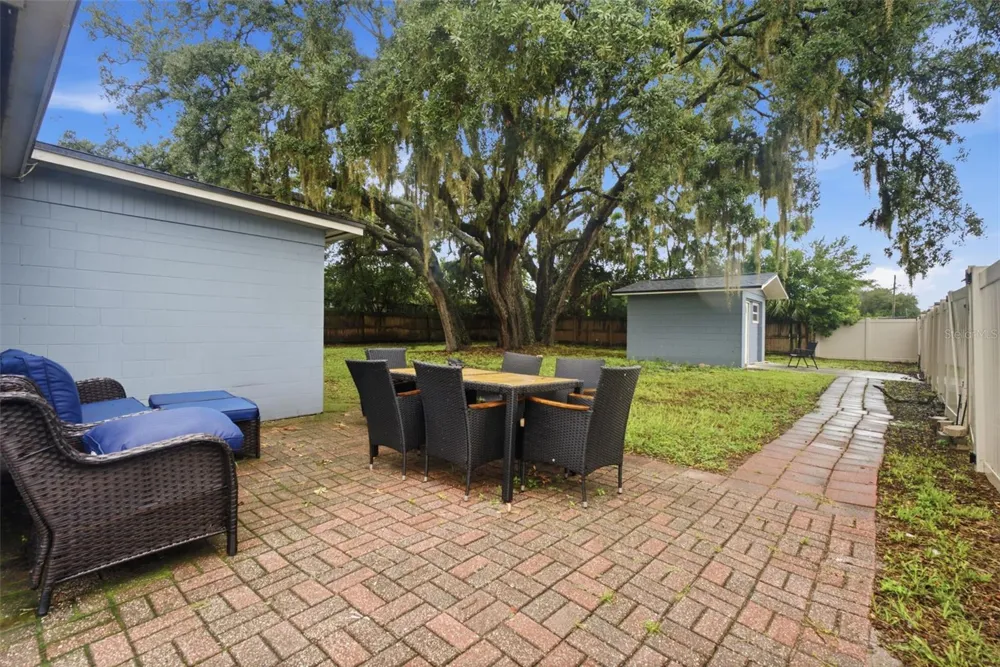 9242 52ND STREET Tampa, FL 33617