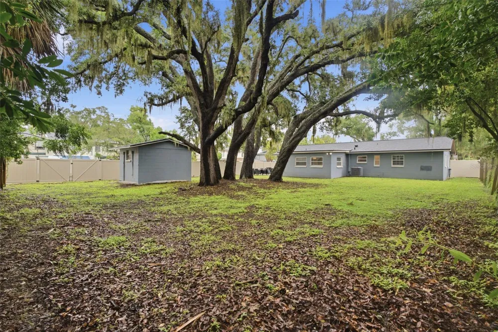 9242 52ND STREET Tampa, FL 33617