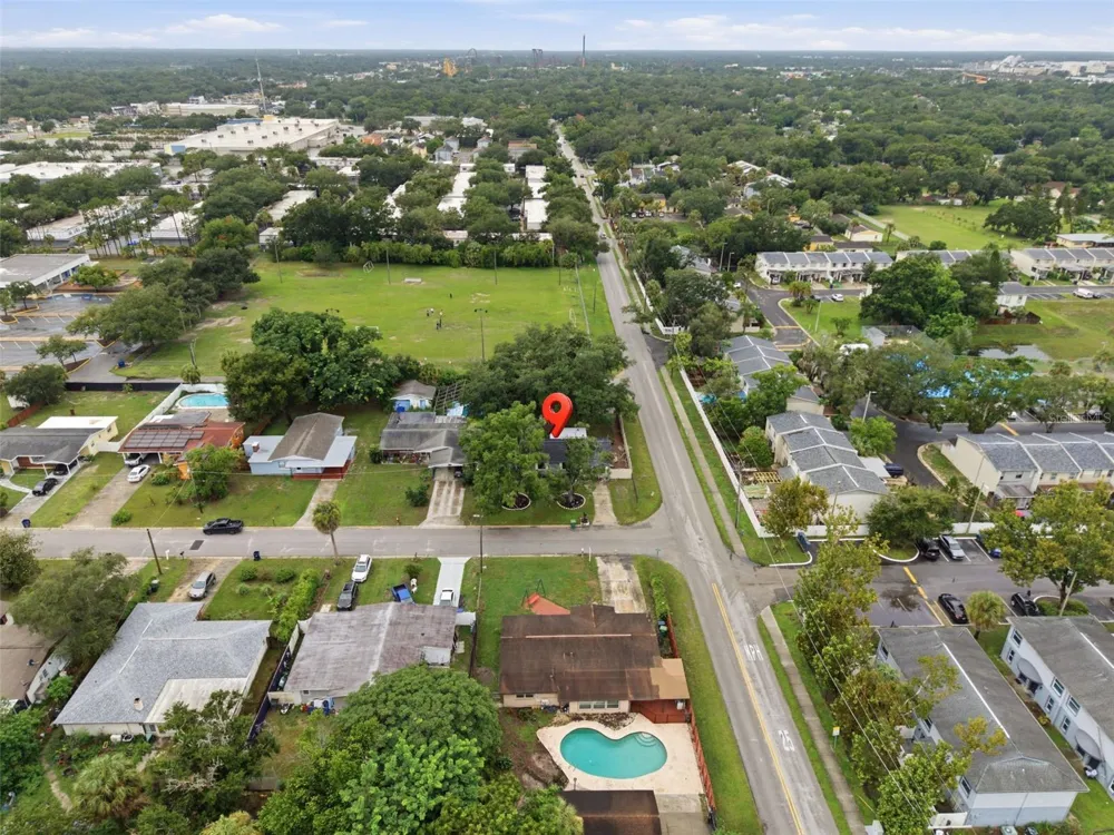 9242 52ND STREET Tampa, FL 33617