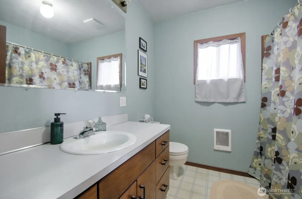 664 NW New York Avenue Chehalis, WA 98532