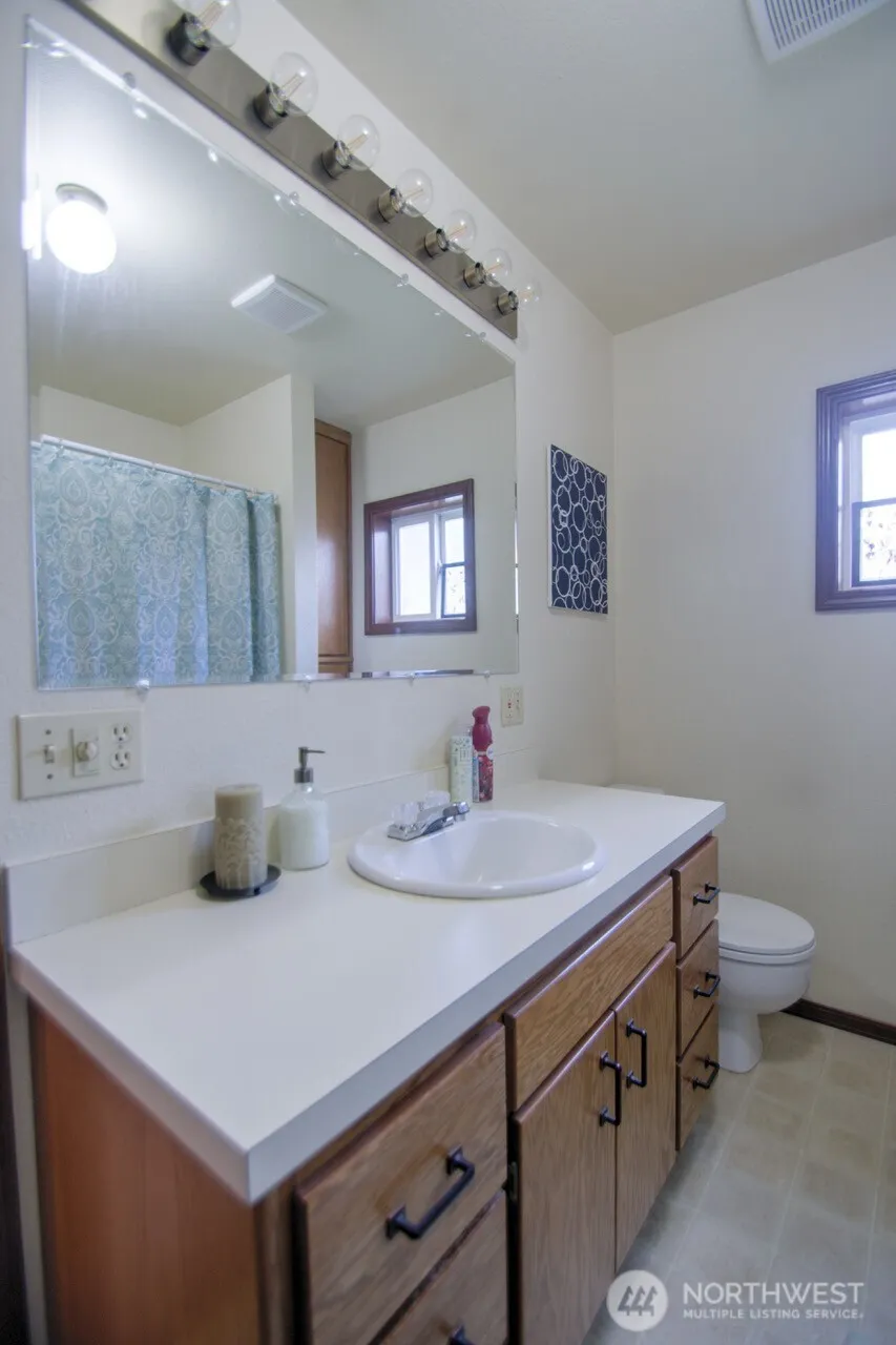 664 NW New York Avenue Chehalis, WA 98532