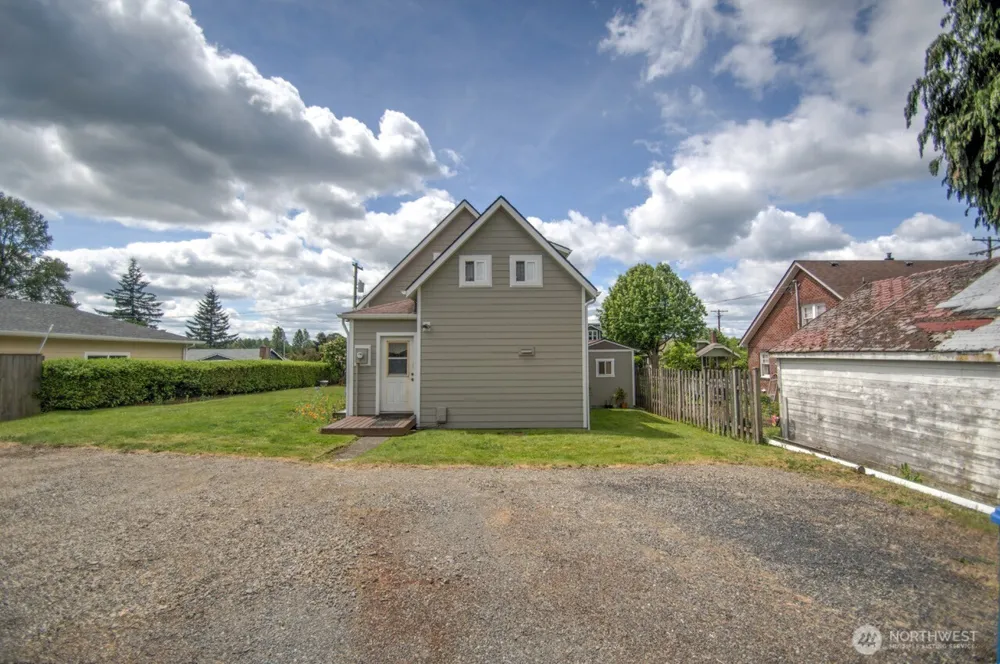 664 NW New York Avenue Chehalis, WA 98532