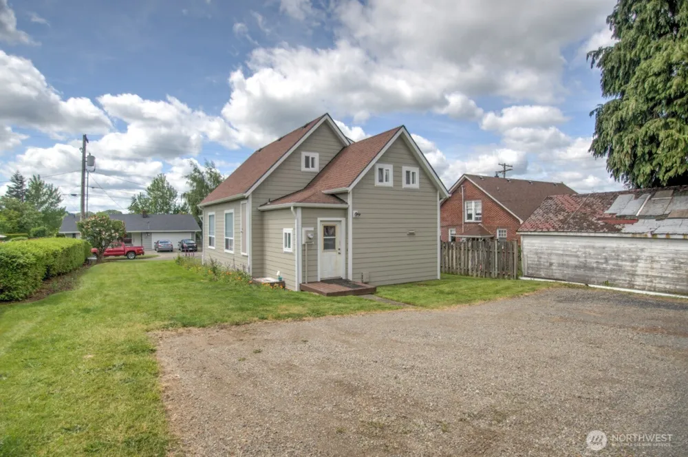 664 NW New York Avenue Chehalis, WA 98532