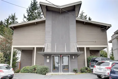 11525 Greenwood Avenue #401