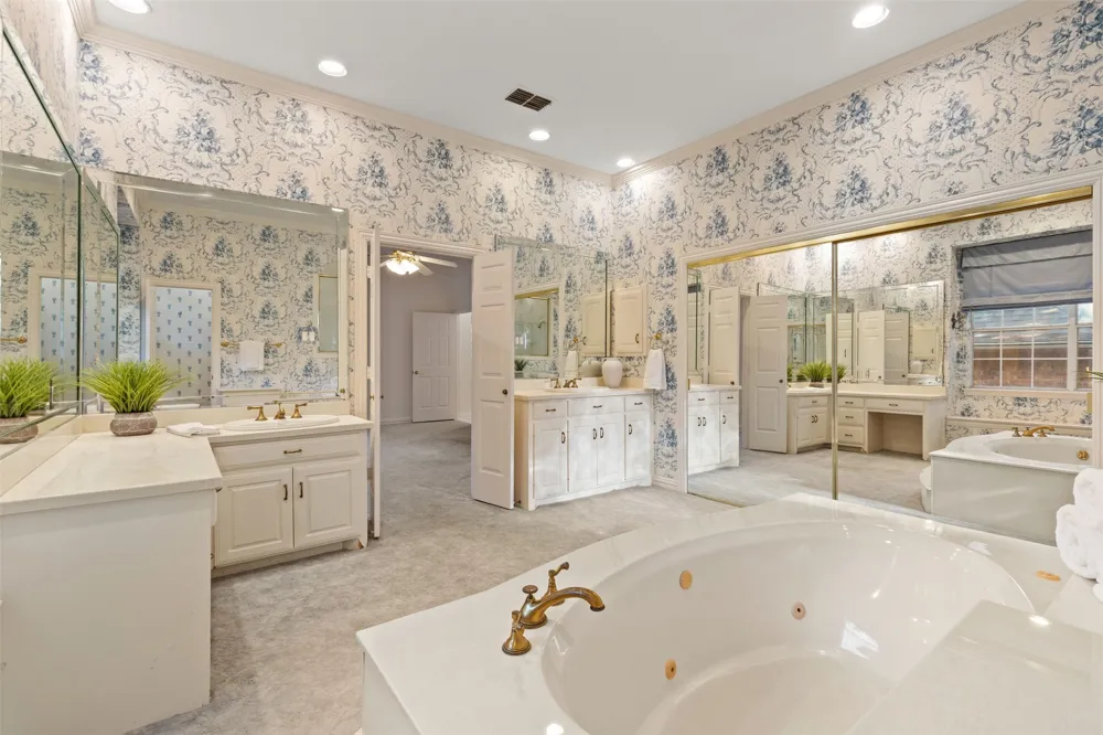 8644 Breakers Point Dallas, TX 75243