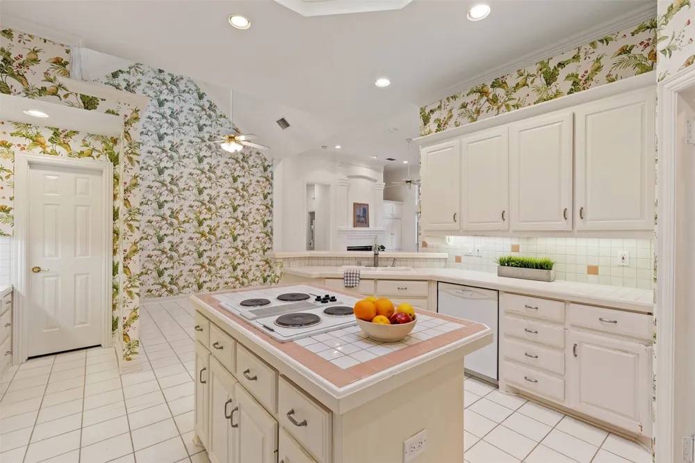 8644 Breakers Point Dallas, TX 75243