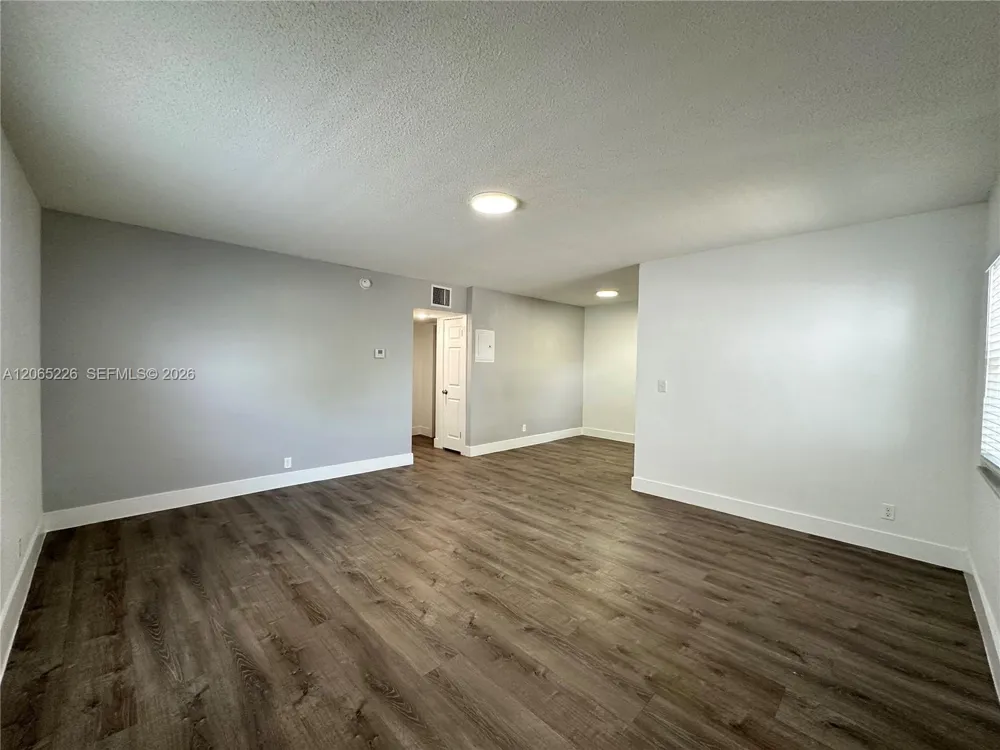 3660 NE 11th Ave #4 Oakland Park, FL 33334