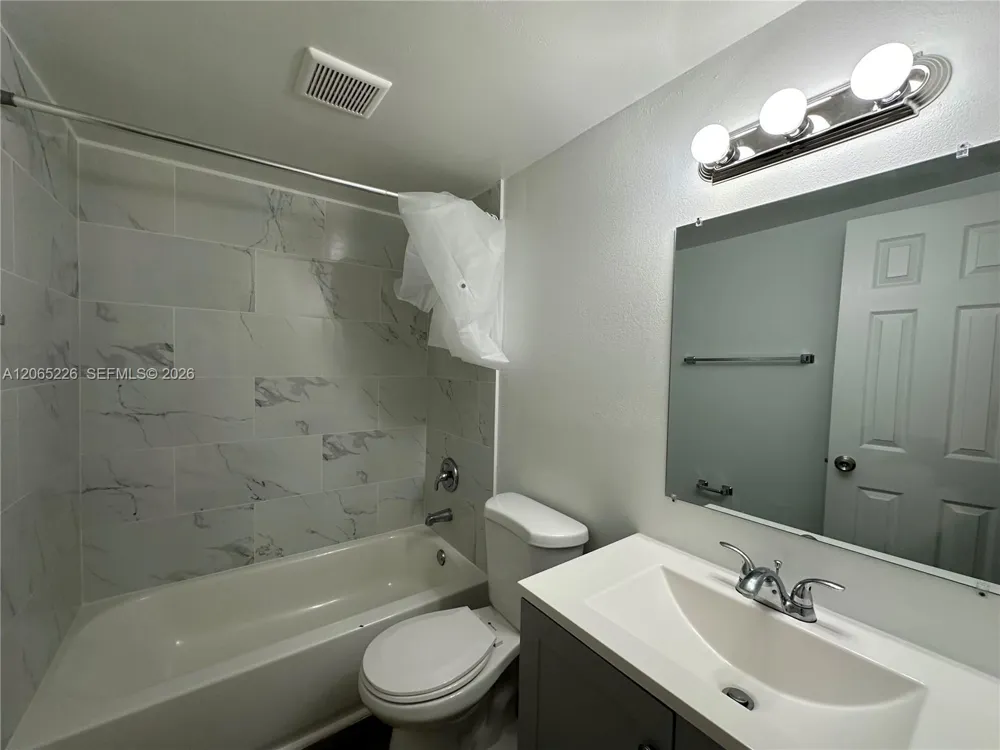 3660 NE 11th Ave #4 Oakland Park, FL 33334