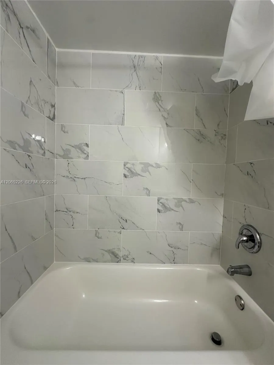 3660 NE 11th Ave #4 Oakland Park, FL 33334