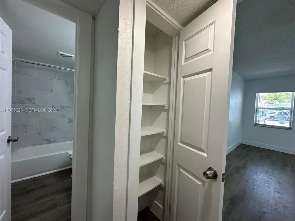3660 NE 11th Ave #4 Oakland Park, FL 33334