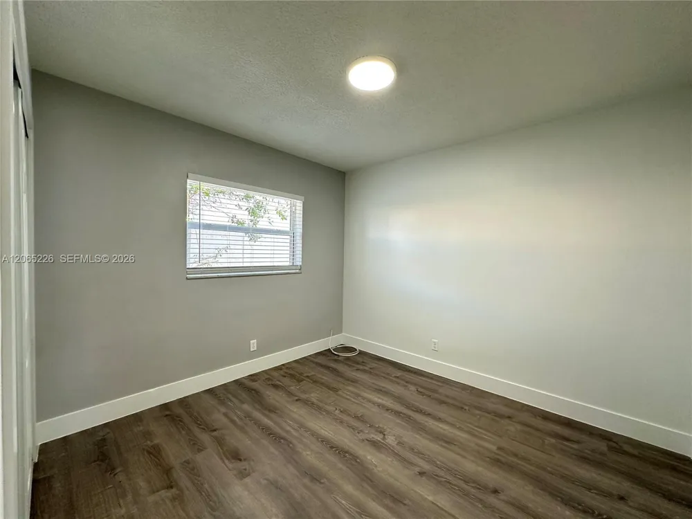 3660 NE 11th Ave #4 Oakland Park, FL 33334