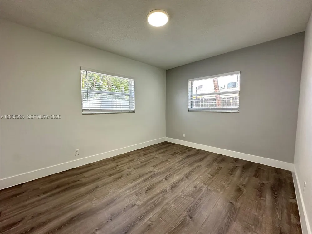 3660 NE 11th Ave #4 Oakland Park, FL 33334