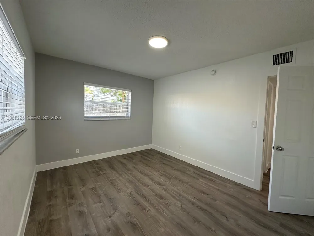 3660 NE 11th Ave #4 Oakland Park, FL 33334