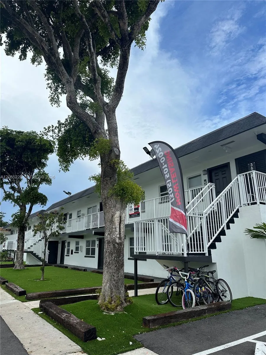3660 NE 11th Ave #4 Oakland Park, FL 33334