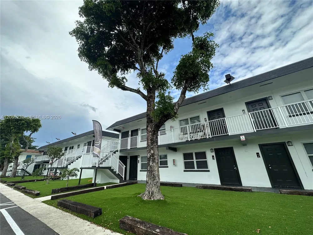 3660 NE 11th Ave #4 Oakland Park, FL 33334