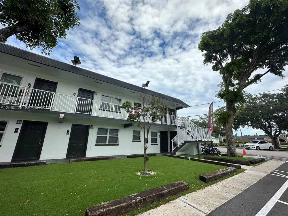 3660 NE 11th Ave #4 Oakland Park, FL 33334