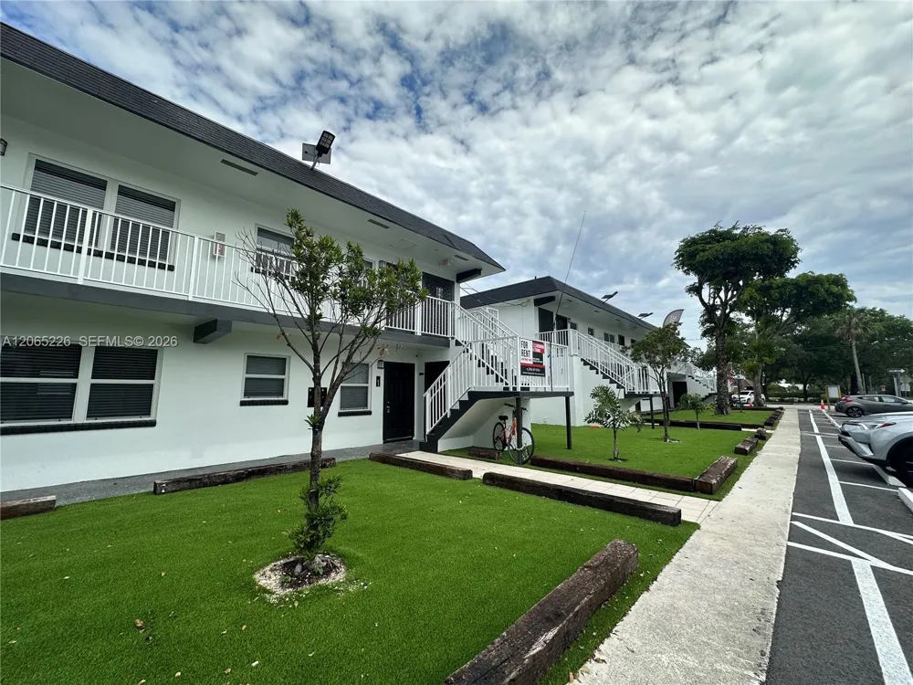 3660 NE 11th Ave #4 Oakland Park, FL 33334