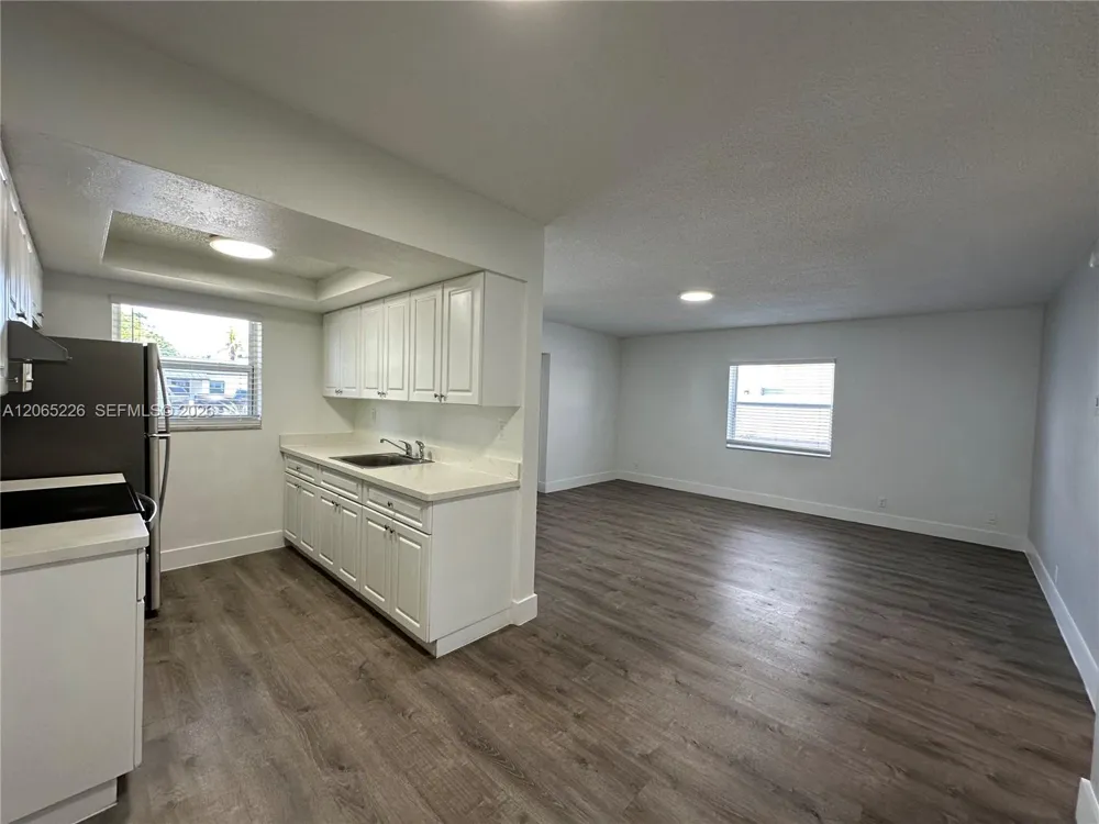 3660 NE 11th Ave #4 Oakland Park, FL 33334