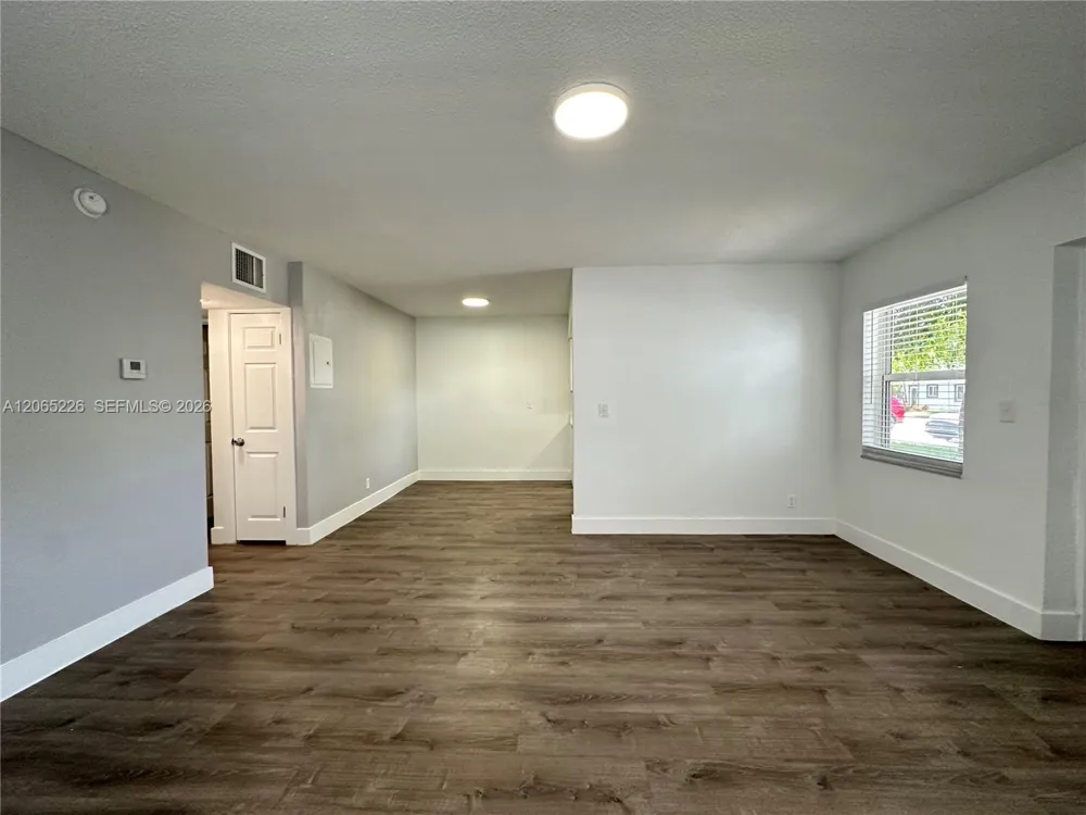 3660 NE 11th Ave #4 Oakland Park, FL 33334