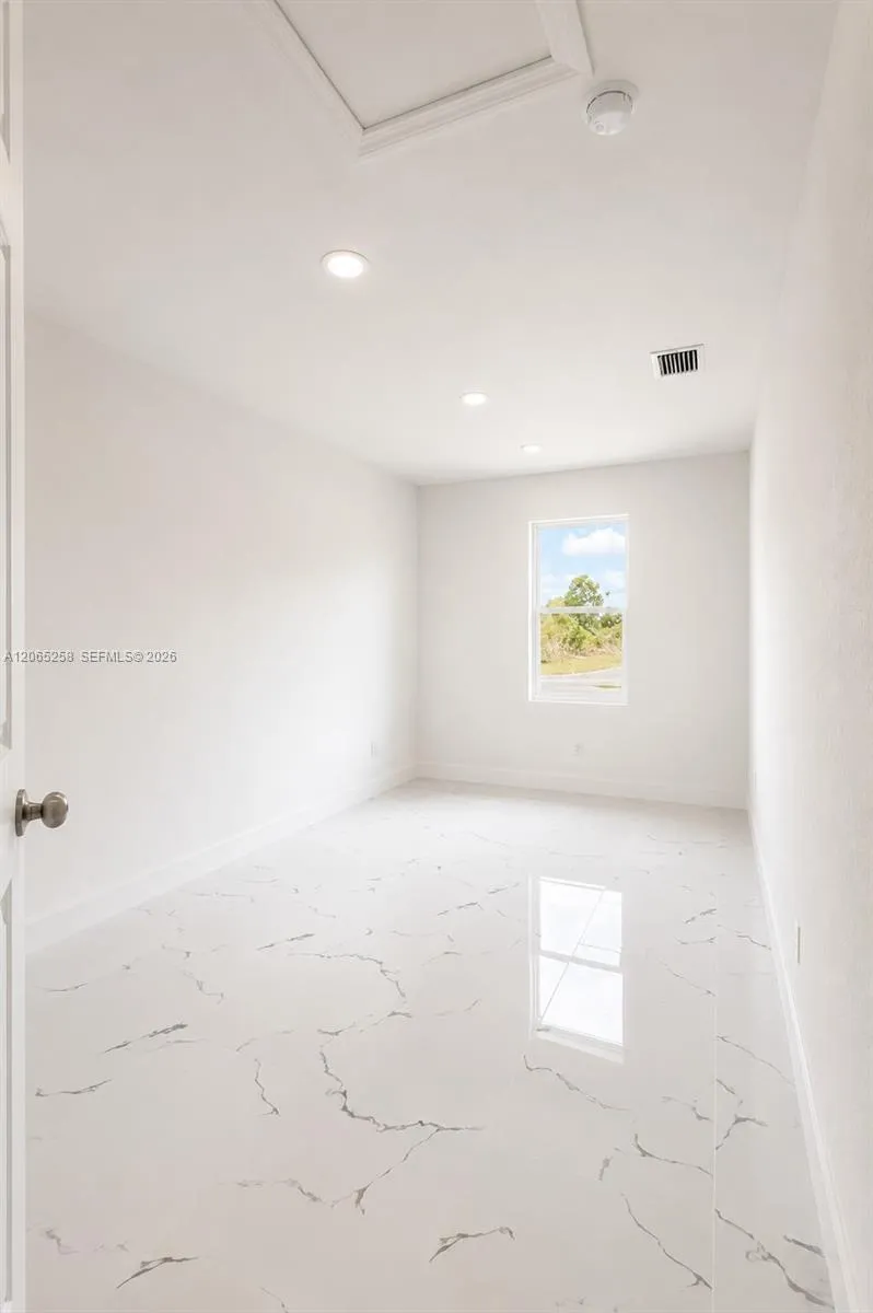 3052 S Beechwood Cir La Belle, FL 33935