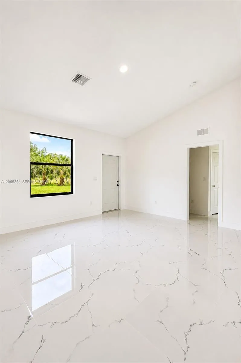 3052 S Beechwood Cir La Belle, FL 33935