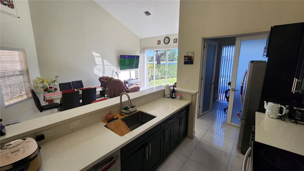 10702 Pelican Dr Wellington, FL 33414