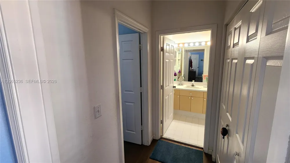 10702 Pelican Dr Wellington, FL 33414