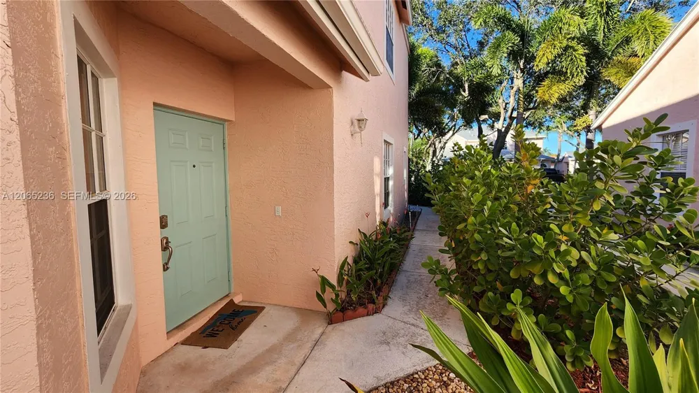 10702 Pelican Dr Wellington, FL 33414